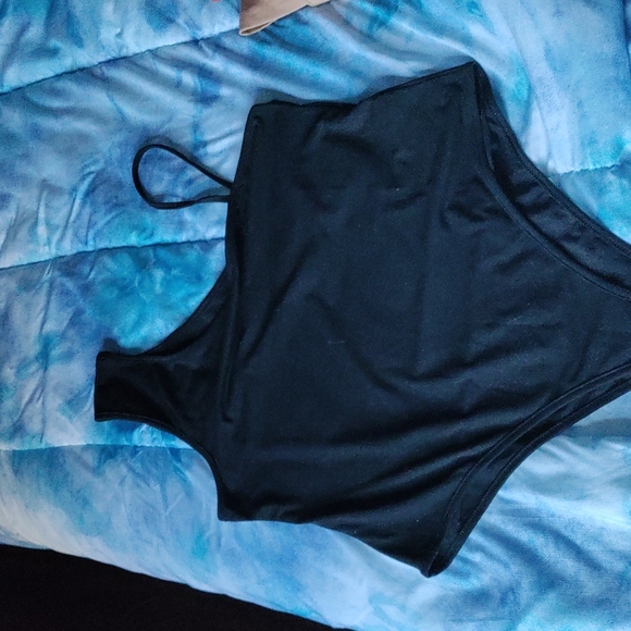 SheIn asymmetrical neck bodysuit - Picture 3 of 3